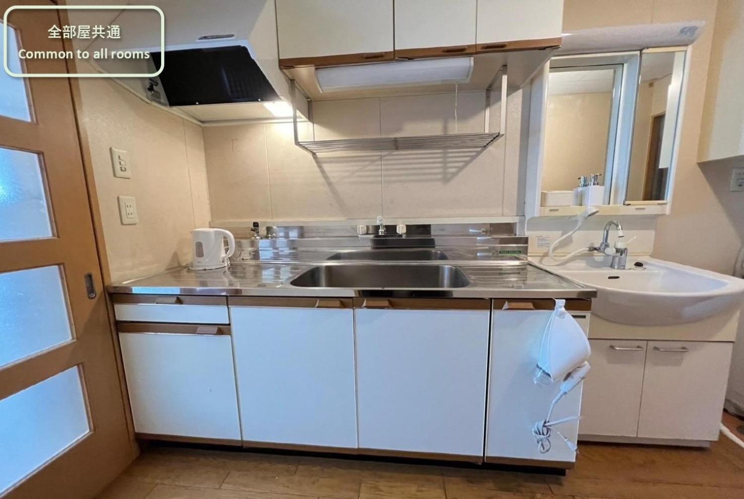 東横のヨコ Apartment Окаяма Стая снимка